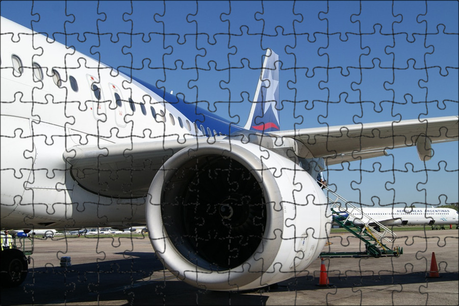 Самолет летит. Airbus a380 грузовой. Boeing 747 джамбо. Airbus a380. Современные пассажирские самолеты.