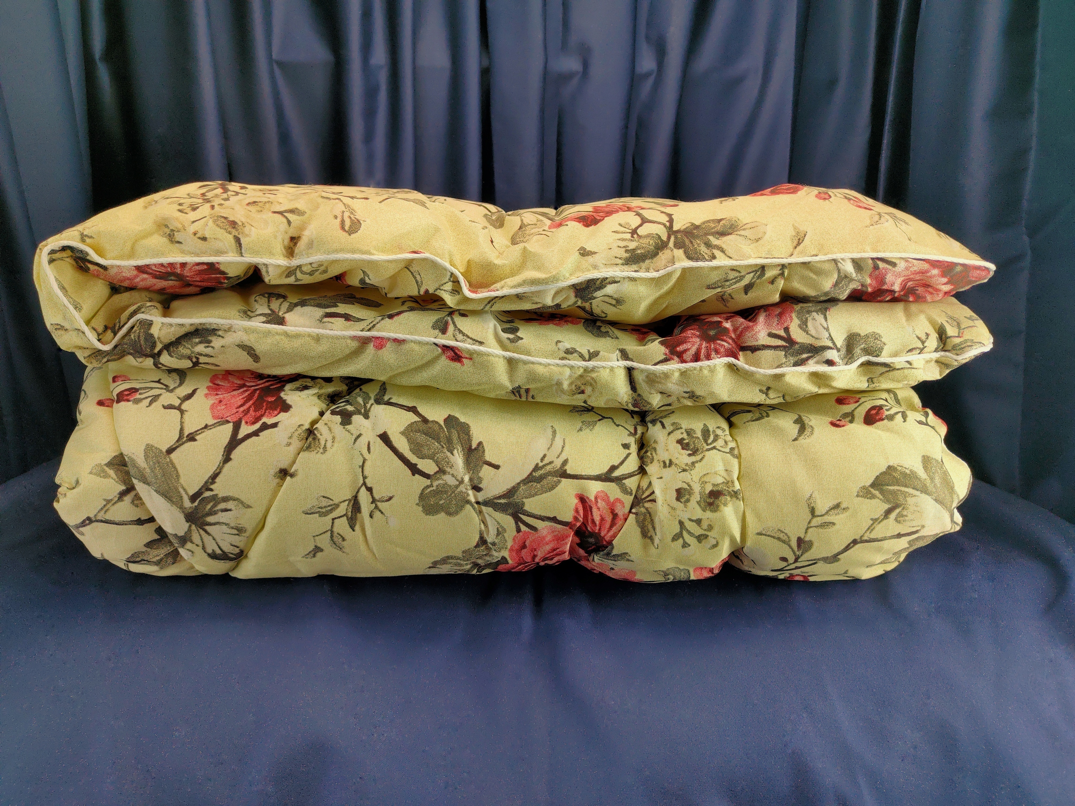 Холлофайбера 1. Одеяло холлофайбер 1.5 спальное. Hollow Fiber одеяло. Одеяло холлофайбер 2 толстое. Зимнее одеяло холлофайбер пышное.