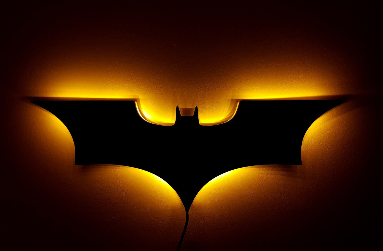 Логотип Бэтмена фонарь