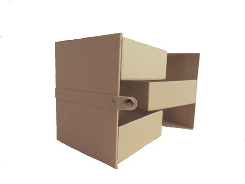 Декорирование картонных коробочек с помощью папье-маше из разноцветных бумажных салфеток.