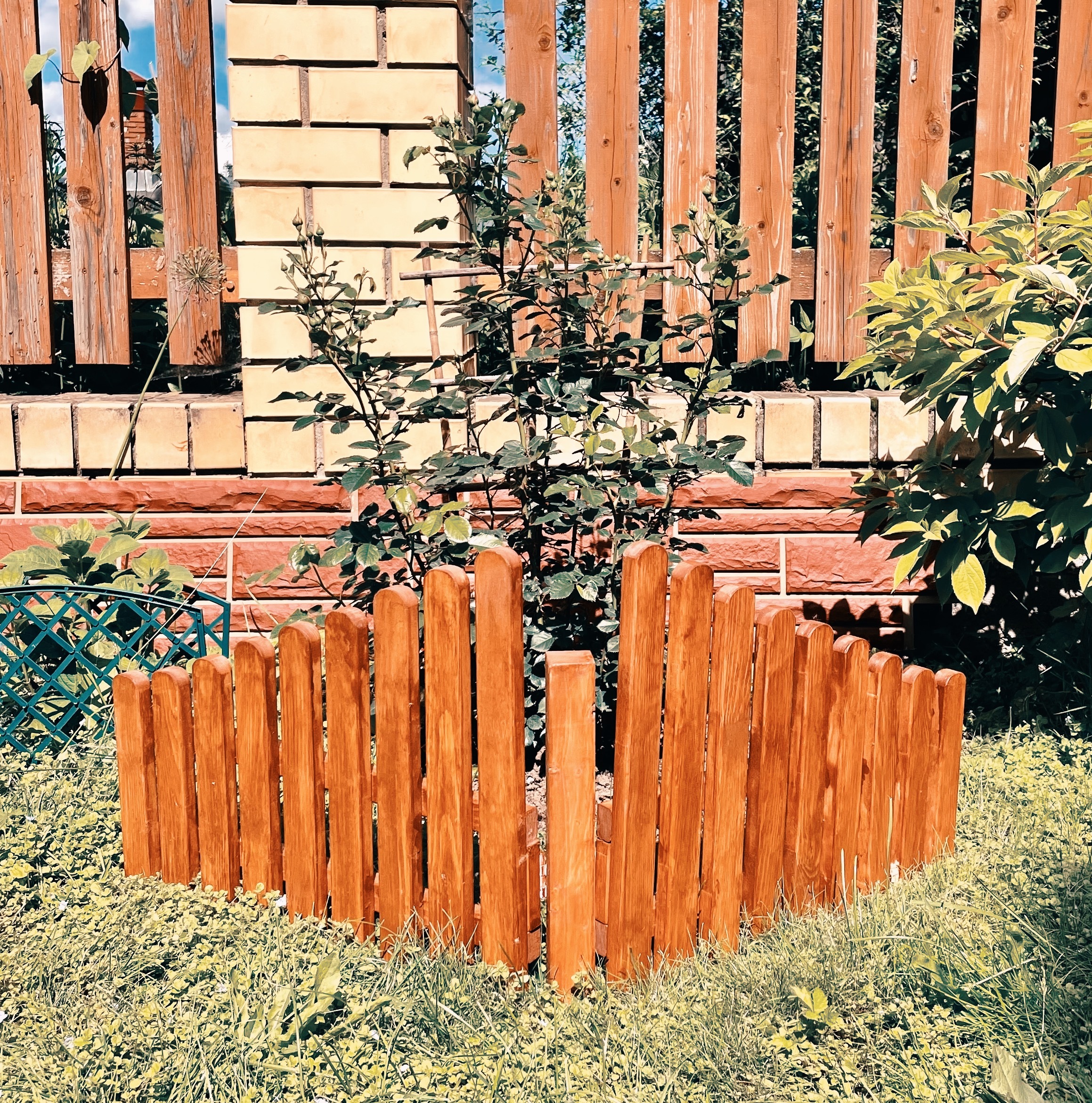 Декоративный забор из дерева (110 фото)