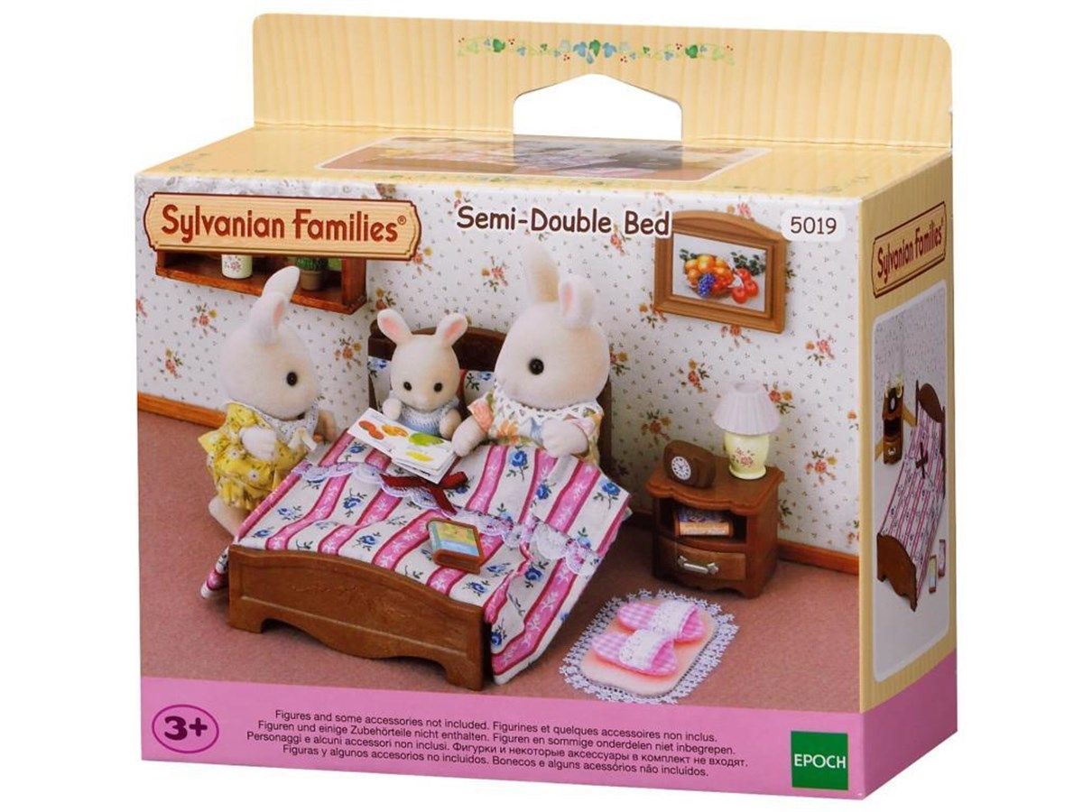 Игровой набор Sylvanian Families большая кровать и тумбочка 2934