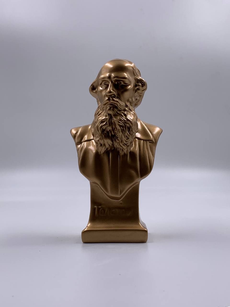 Чайковский бюст. Статуэтка бюст. Чайковский бюст. Бюст путина сима ленд. Статуэтка гагарина купить в москве.