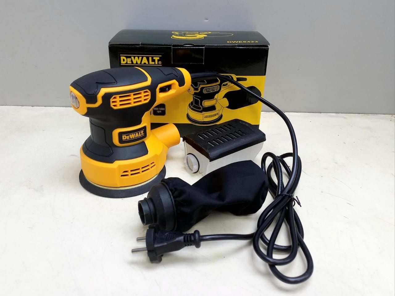 Орбитальная машина DeWalt DWE6423