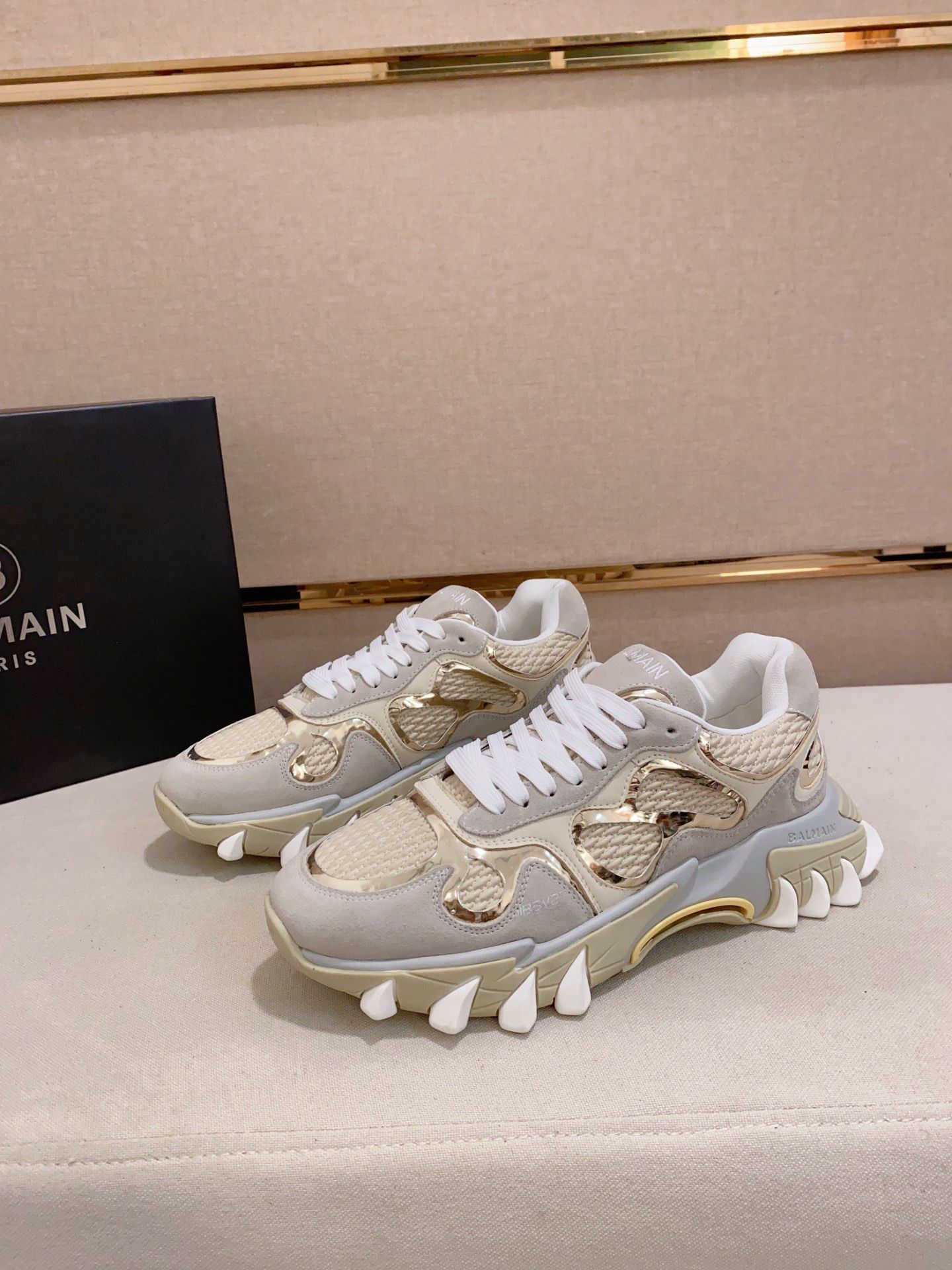 Balmain unicorn кроссовки. Кроссовки Balmain женские. Balmain Unicorn Sneakers. Кроссовки Balmain женские фиолетовые