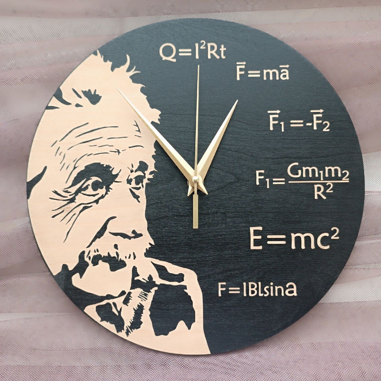Часы учителю физики. Часы настенные для учителя информатики.
