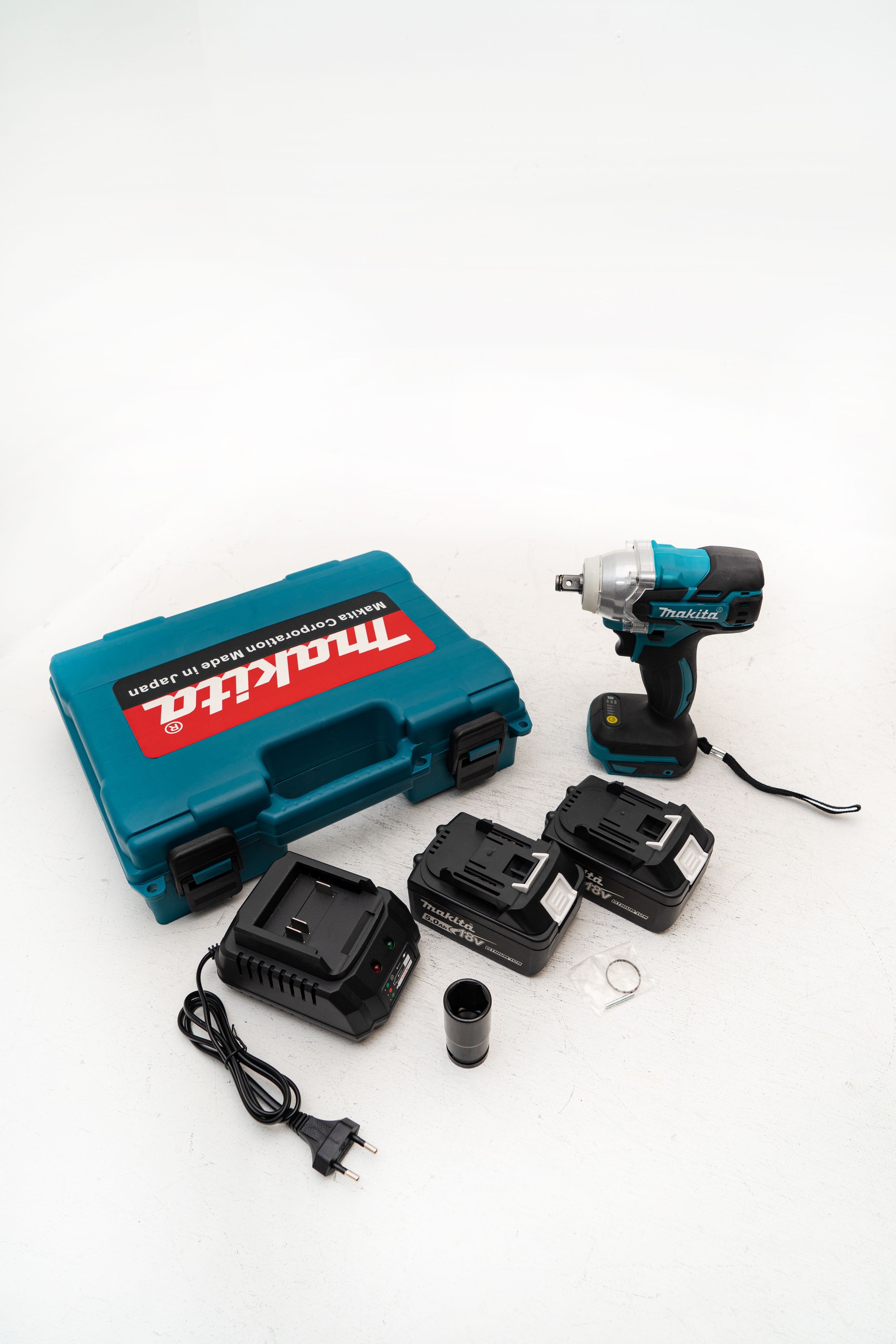 Гайковерт аккумуляторный Makita DTW300 18V