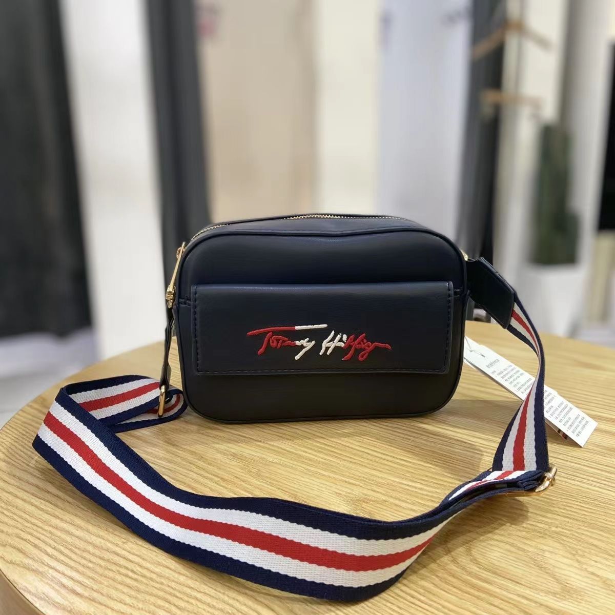 Tommy hilfiger body deals bag