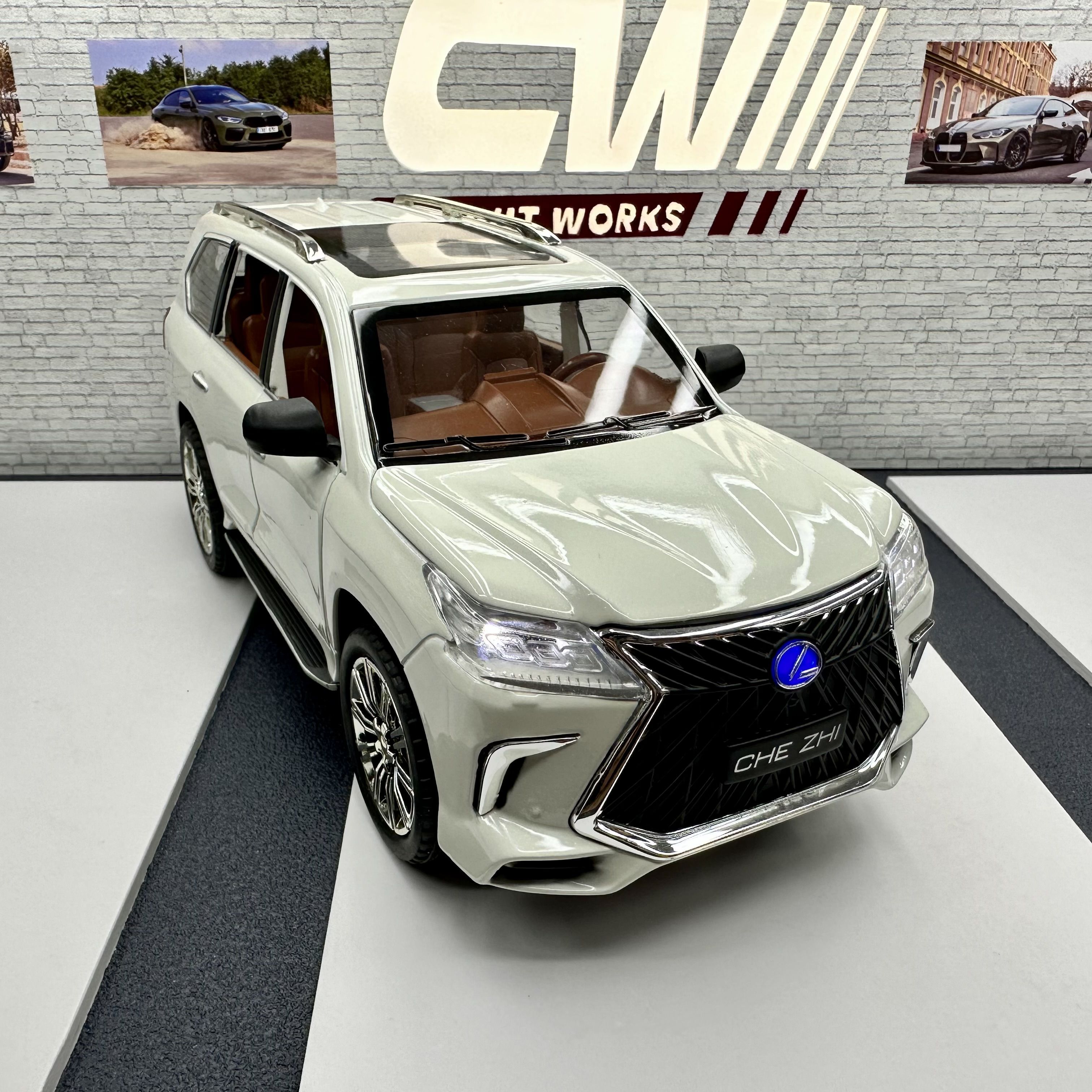 Машинка металлическая Лексус Lexus LX 570 белый, масштаб 1:24, длина 21  см., свет и звук, открываются двери, капот и багажник - купить с доставкой  по выгодным ценам в интернет-магазине OZON (1175928139)