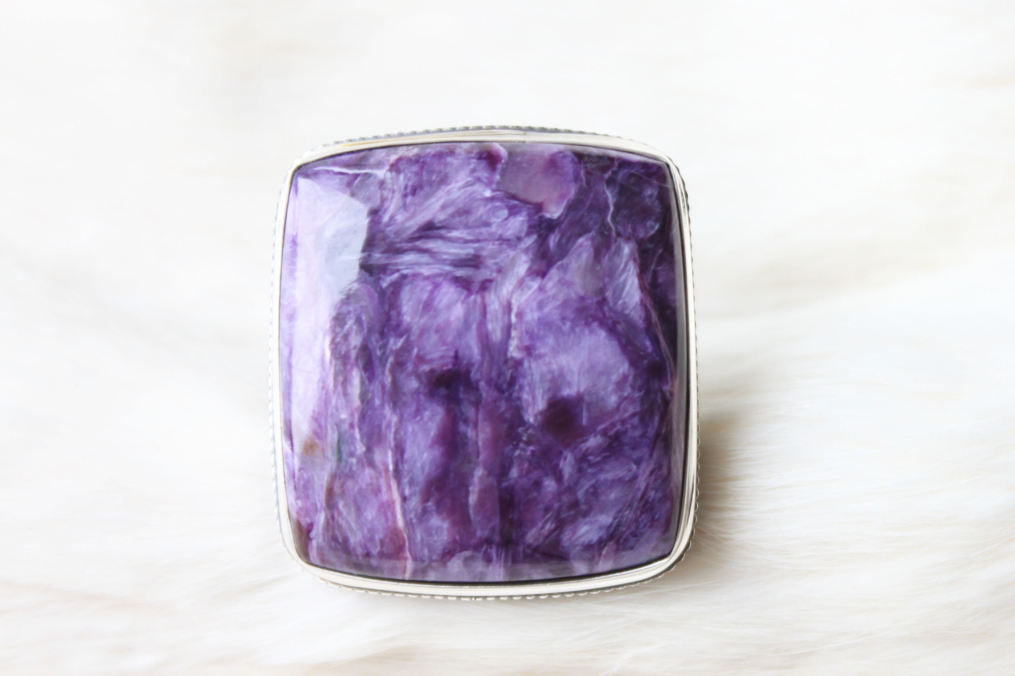 Чароит для водолея