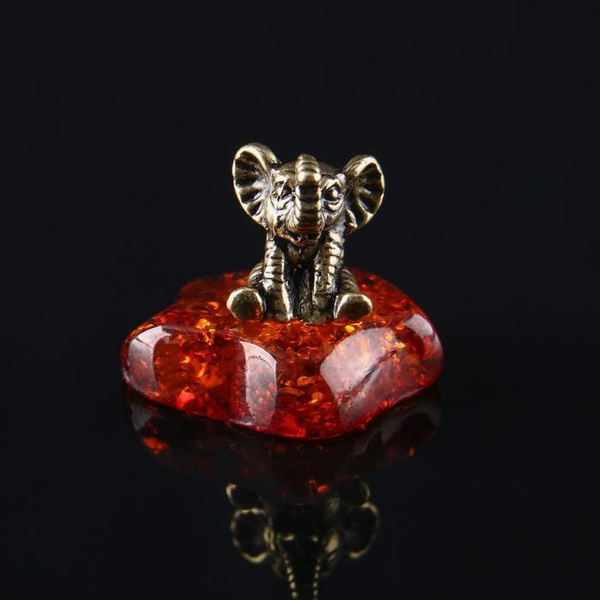 Сувенир "Слоник с хоботом вверх", латунь, янтарная смола, 1,5х1,2х1,0 ...