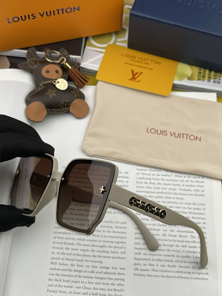Louis Vuitton Очки солнцезащитные - купить с доставкой по выгодным ...