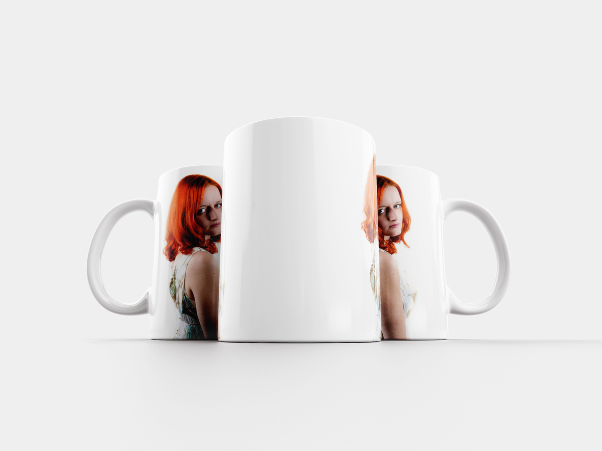 в кружке волос