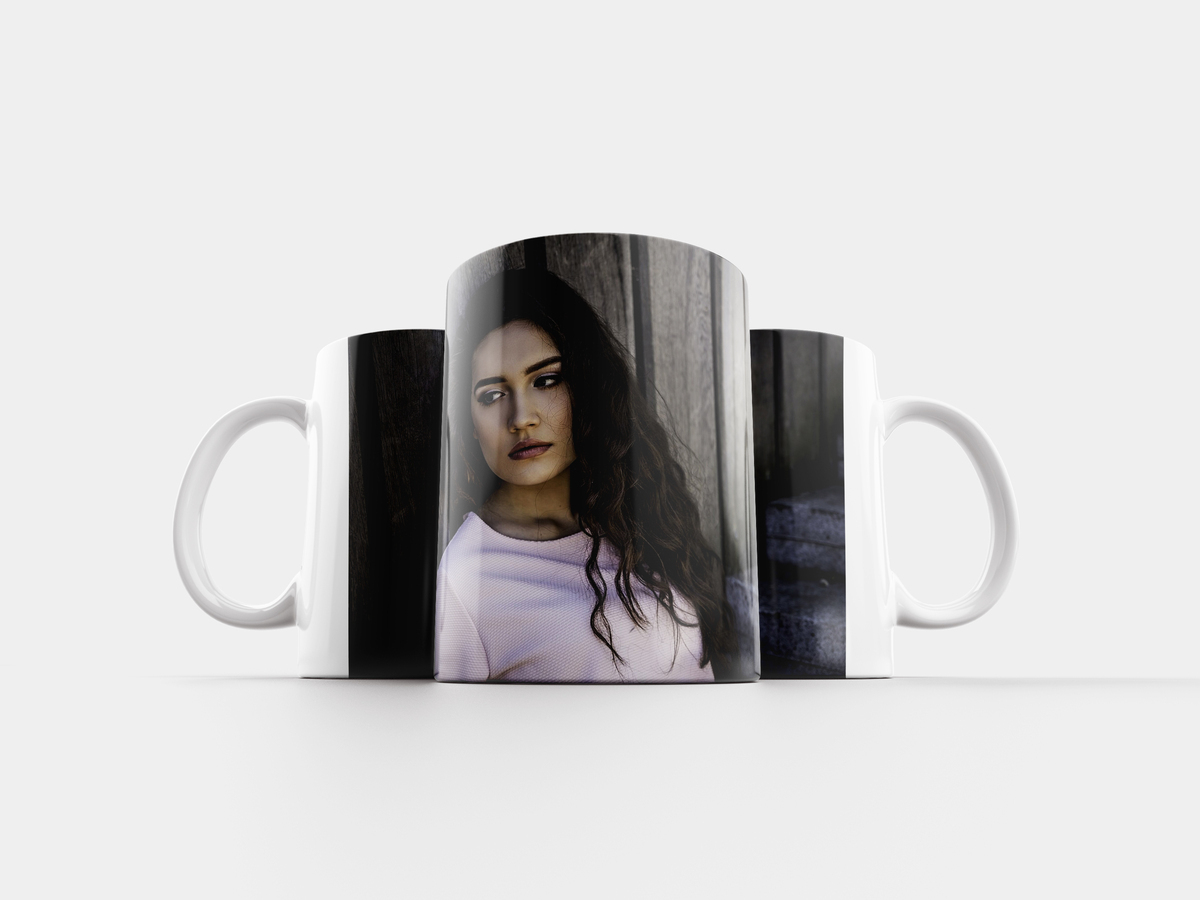 в кружке волос