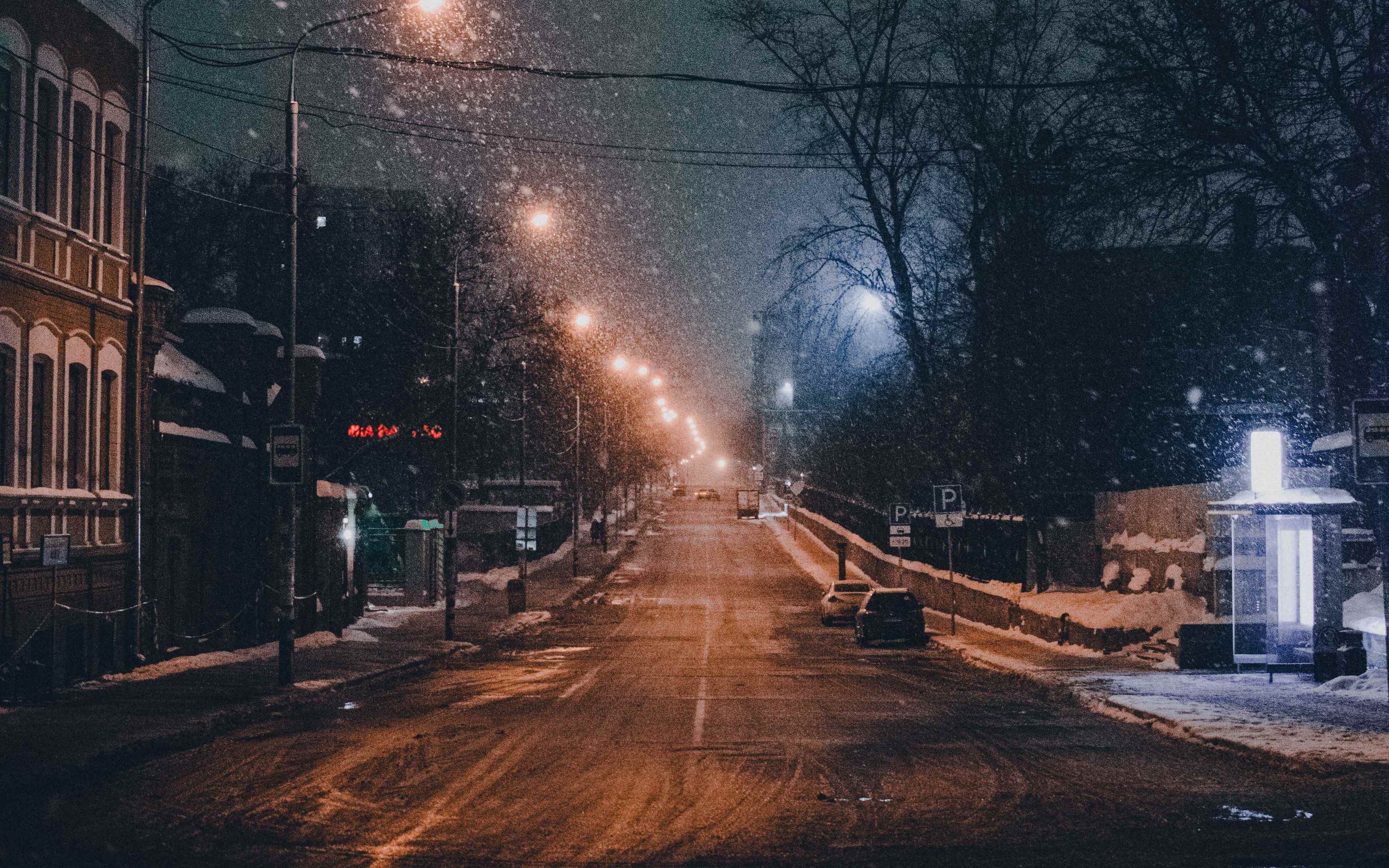 Холодный вечер горячий. Зимний город. Город зимой ночью. Зимняя ночь в городе. Зима ночь город.