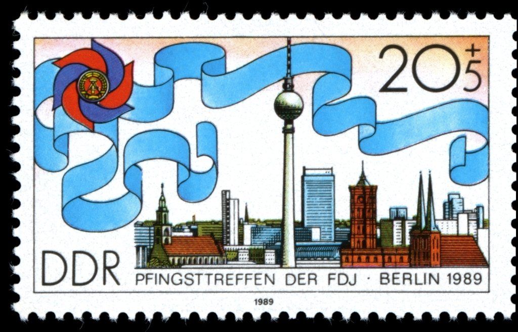 DDR 1989. ГДР И ФРГ. Союз свободной немецкой молодежи ГДР. Немецкая Почтовая эмблема.