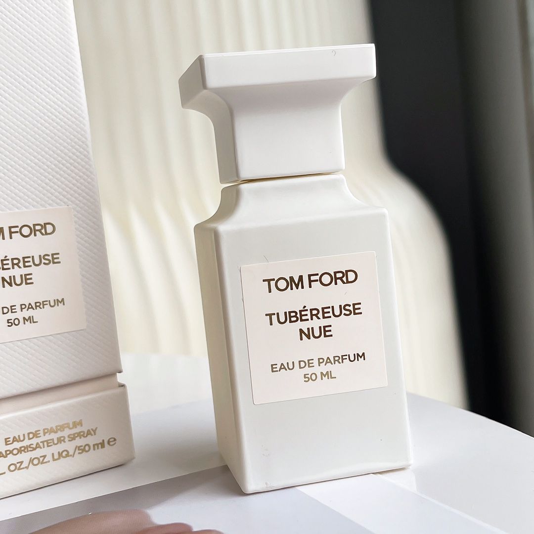 Том форд тубероза. Tom Ford Tubereuse. Tom Ford Tubereuse nue 50 ml. Tom Ford Tuberose. Тубероза духи том Форд.