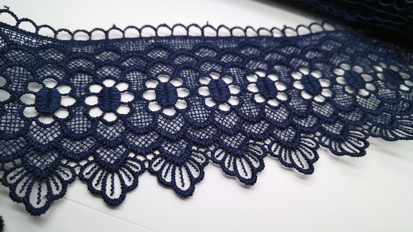 кружева 9. декор кружевом на подоле. кружева 9. салфетки с одуванчиками. кружева 9.