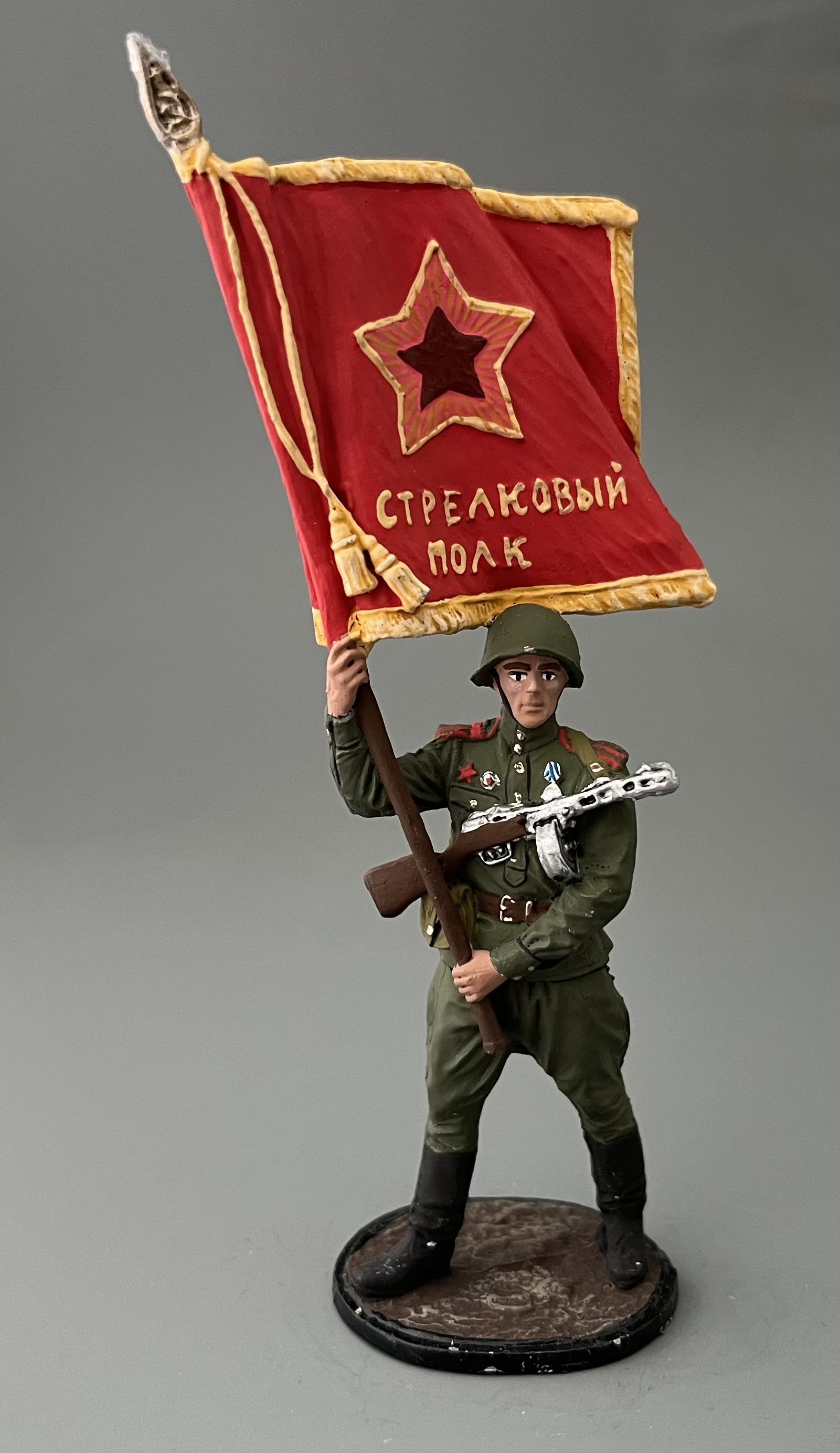 Солдатики форма. Скоба на полковое Знамя. Красное знамя 1943