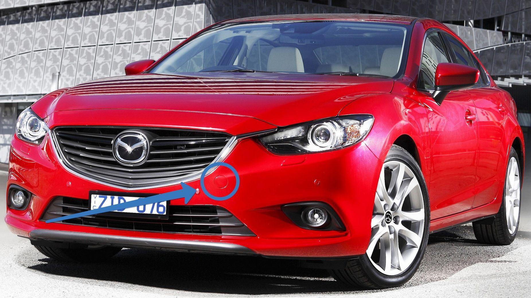 Серая заглушка буксировочного крюка переднего бампера Mazda 6 2012-2018,  артикул GHP950A11A2M - купить с доставкой по выгодным ценам в  интернет-магазине OZON (738117680)