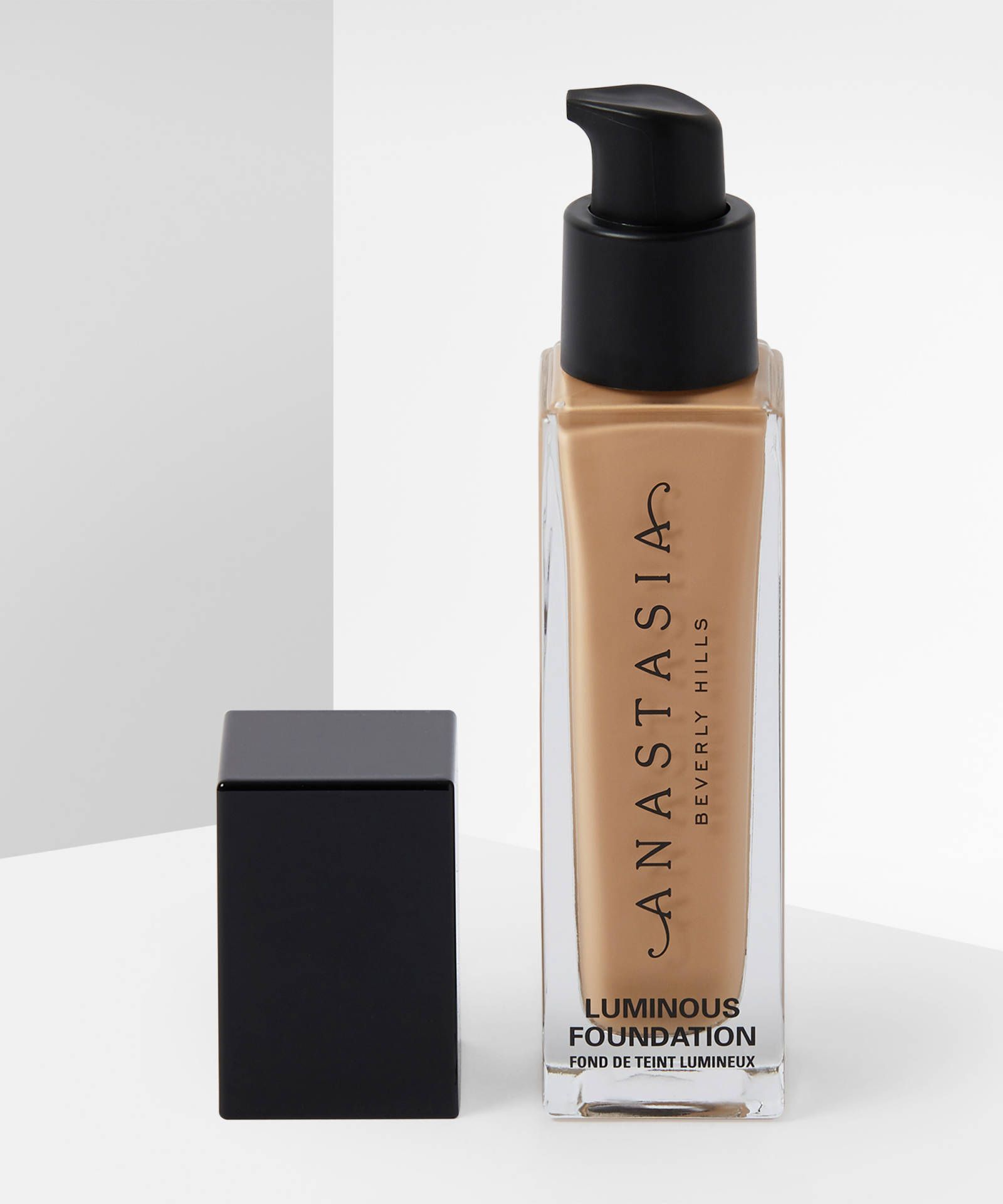 Luminous foundation anastasia