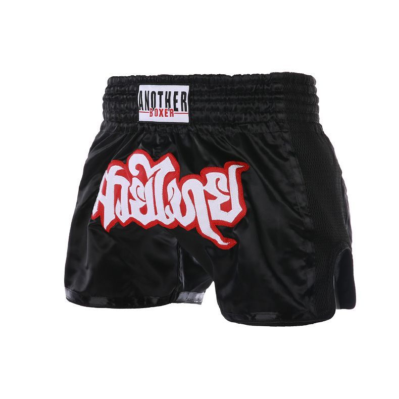 Шорты Muay Thai MT 300 на бойце