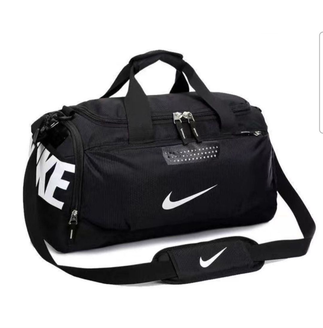 Озон сумка спортивная. Nike сумка спортивная RN 58323. Сумка найк спортивная черная. Сумка Nike 3300325. Спортивная сумка Nike 823 Black.