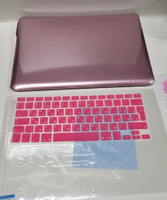 Чехол накладка пластиковая для Macbook Air 13 М1, Pro 15 / Чехол на Макбук Эир 13 М1 2018 - 2020 (A1932, A2179, A2337, А1342, А1278) розовый глянцевый пластик + накладка на клавиатуру + защитная пленка на экран. Спонсорские товары