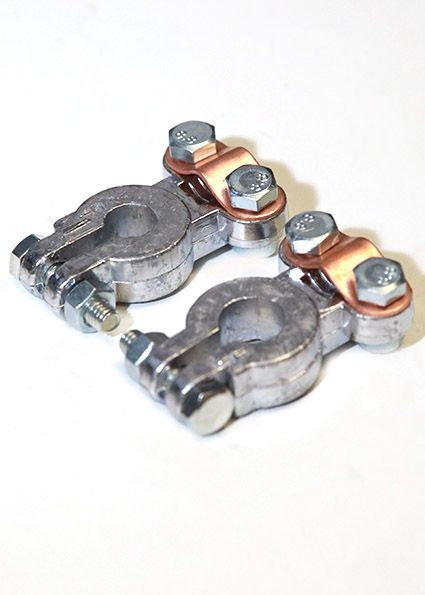 Клемма акб cargo арт. Клемма skyway s06701013. Клеммы медные skyway японские т2/европейские 015. Японский аккумулятор клеммы. Японский аккумулятор клеммы.