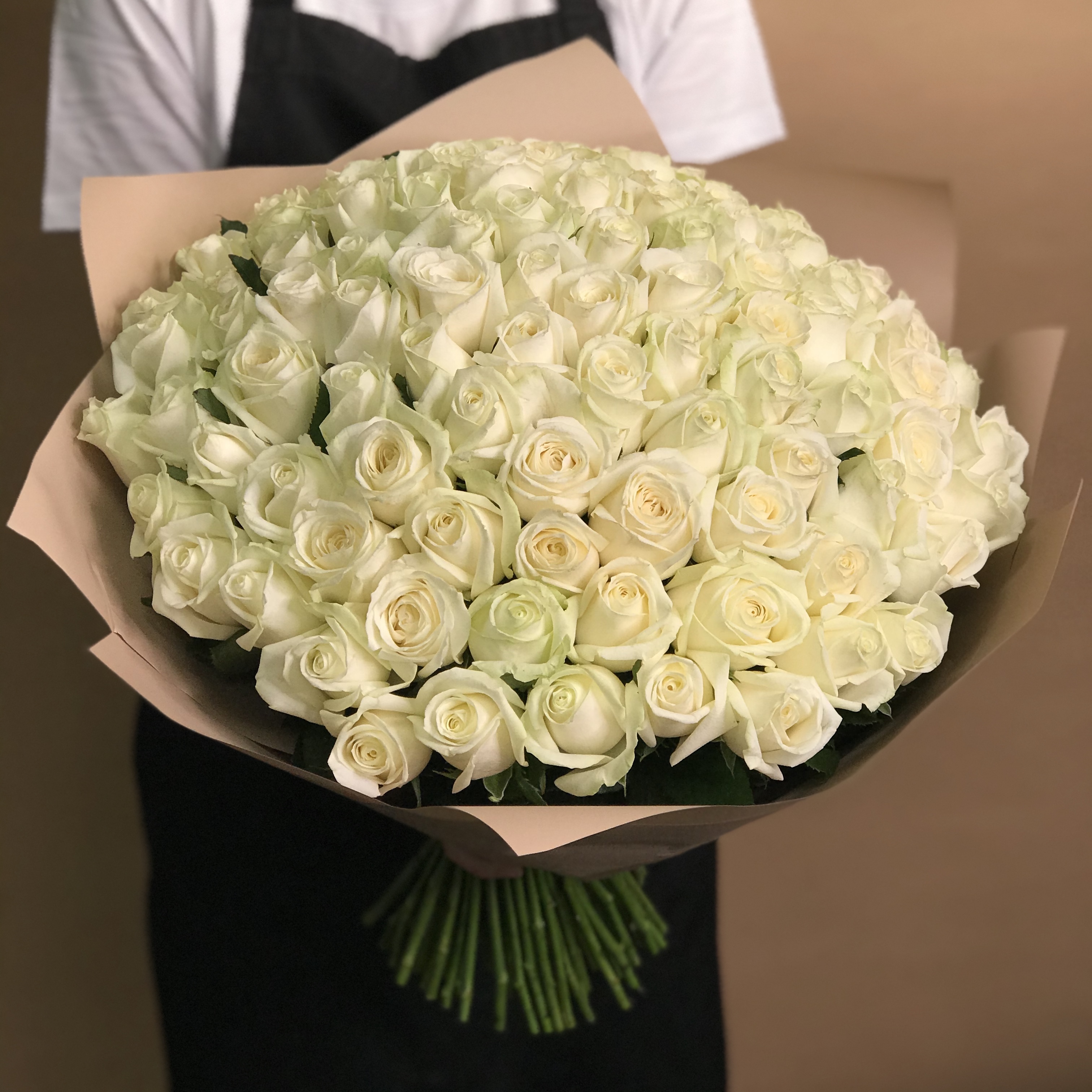 101 Белая роза 50 см
