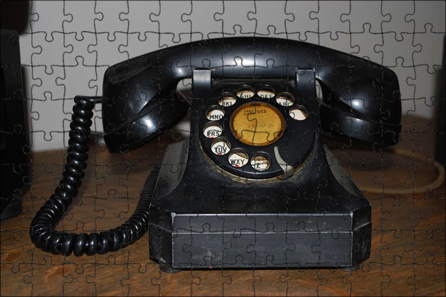 Русский стационарный телефон. Стационарный телефон. Старинный телефонный аппарат. Старый телефон. Древний стационарный телефон.