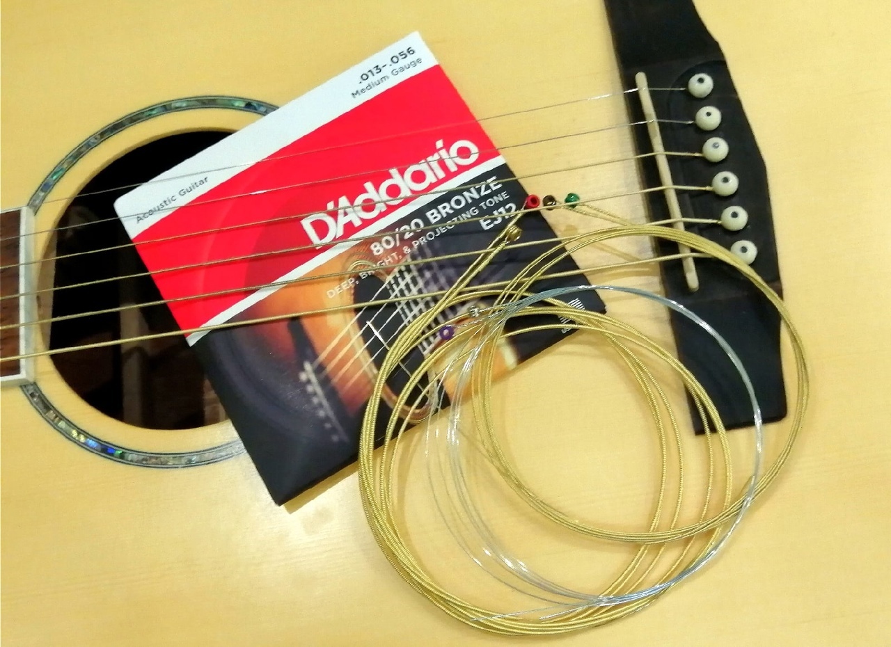 Бас гитара 20 струн. Бас гитара 6 струн. Струны для 12 струнной гитары. Высота струн на 12 ладу электрогитары. Гитара форест м.