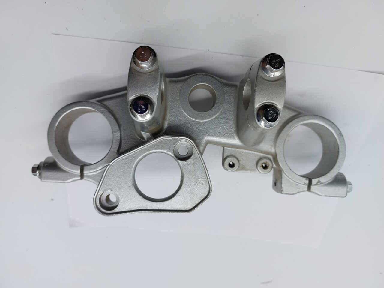 Траверса питбайк. Траверса рейсер рс 160. Верхняя траверса ktm. Траверса под руль cb1100. Верхняя траверса crf250.