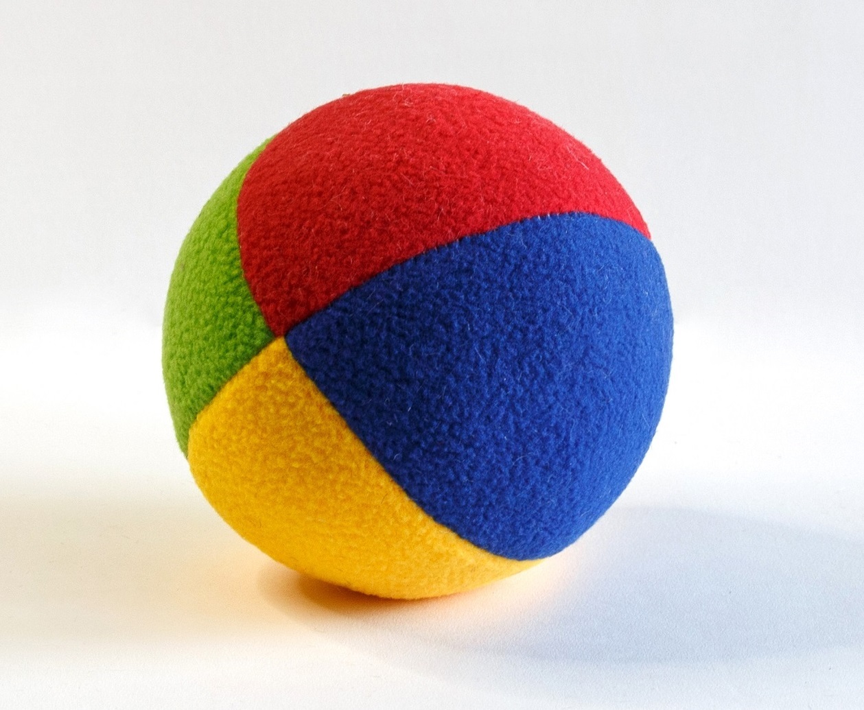 Радужный мяч игры. Мягкий мячик. Мягкая игрушка мяч. Мяч мягкий для детей. Мягкая игрушка мяч мягкий.