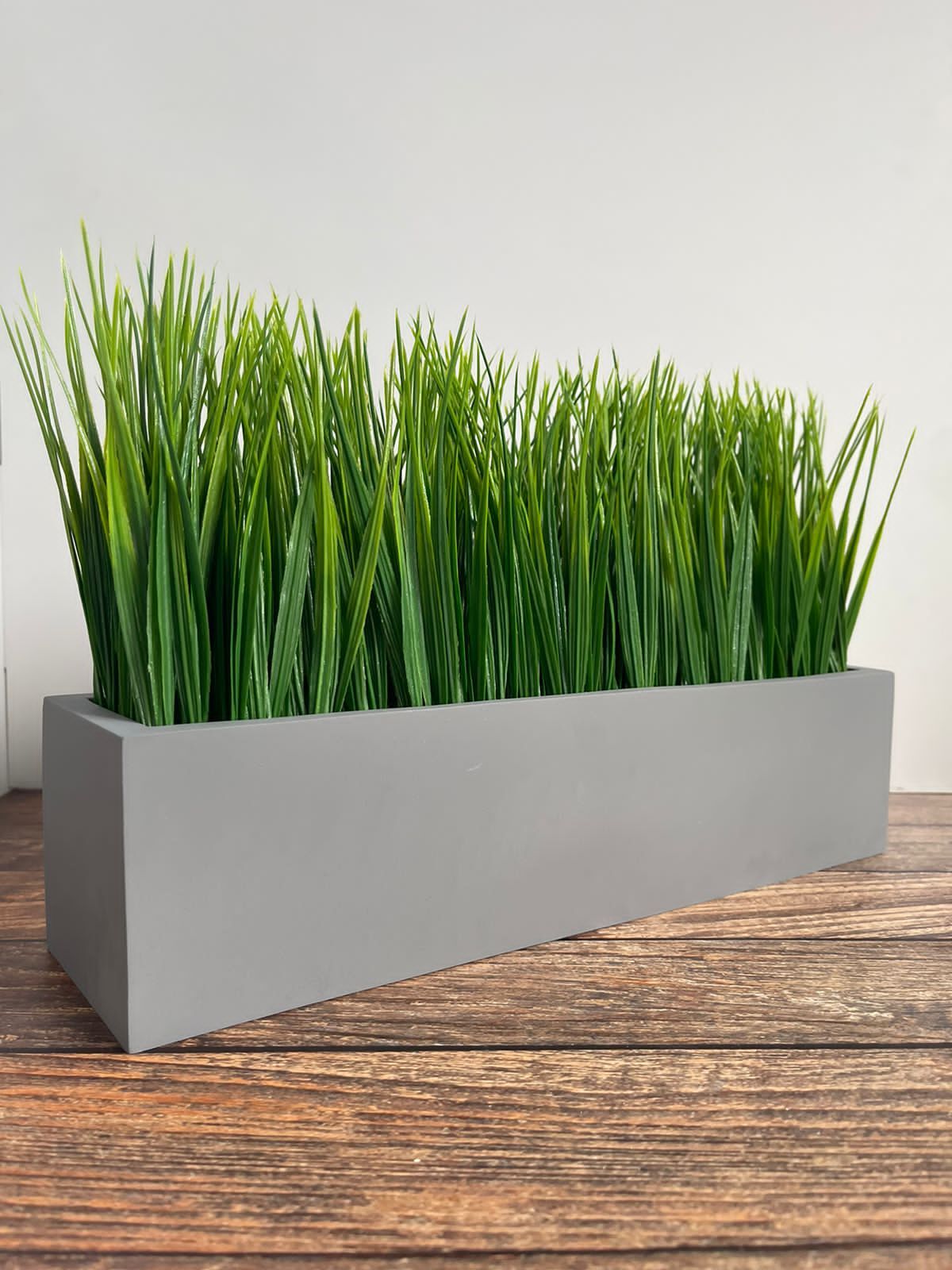 трава искусственная декоративная для интерьера в ящике