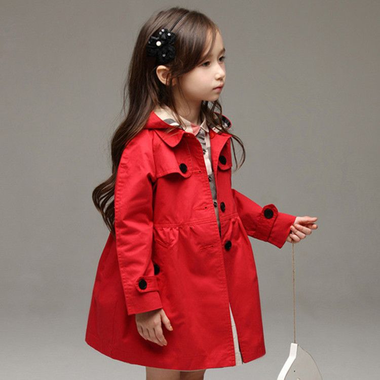 Девочка в красном пальто