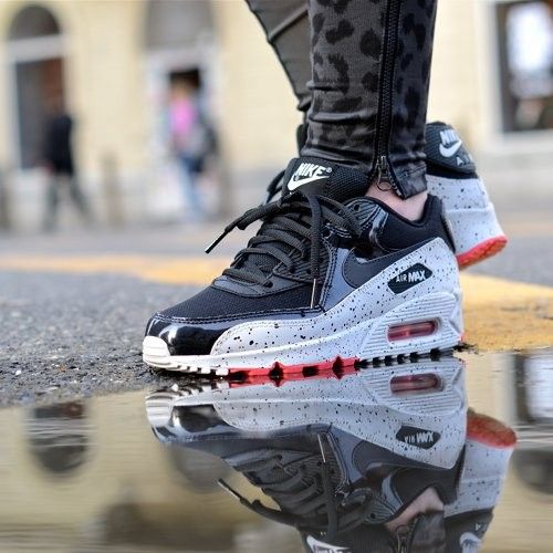 Белые кроссовки Nike Air Max 90 купить в дисконте в СПб - Товар на картинке можно купить.