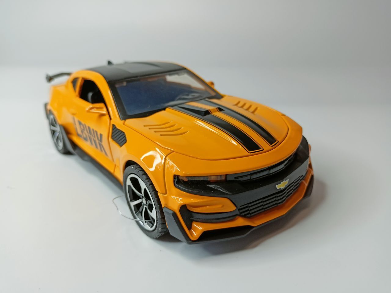 Коллекционная машинка игрушка металлическая Chevrolet Camaro с дымом для  мальчиков масштабная модель 1:24 желтый - купить с доставкой по выгодным  ценам в интернет-магазине OZON (854345032)