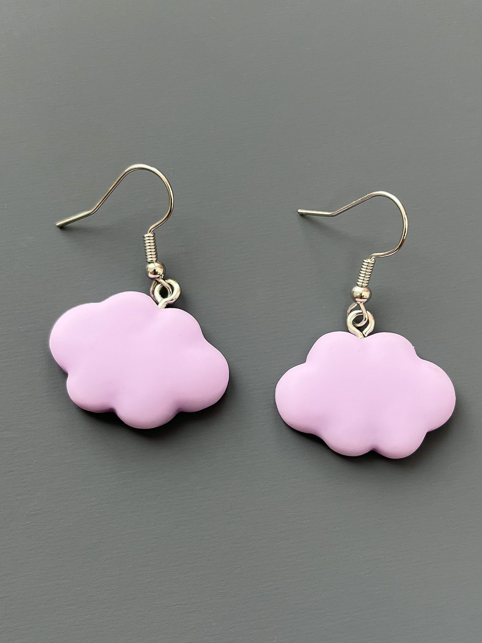 серёжки в виде облака. серьги облачка. серьги в виде облачков. серьги тучи. серьги тучи.