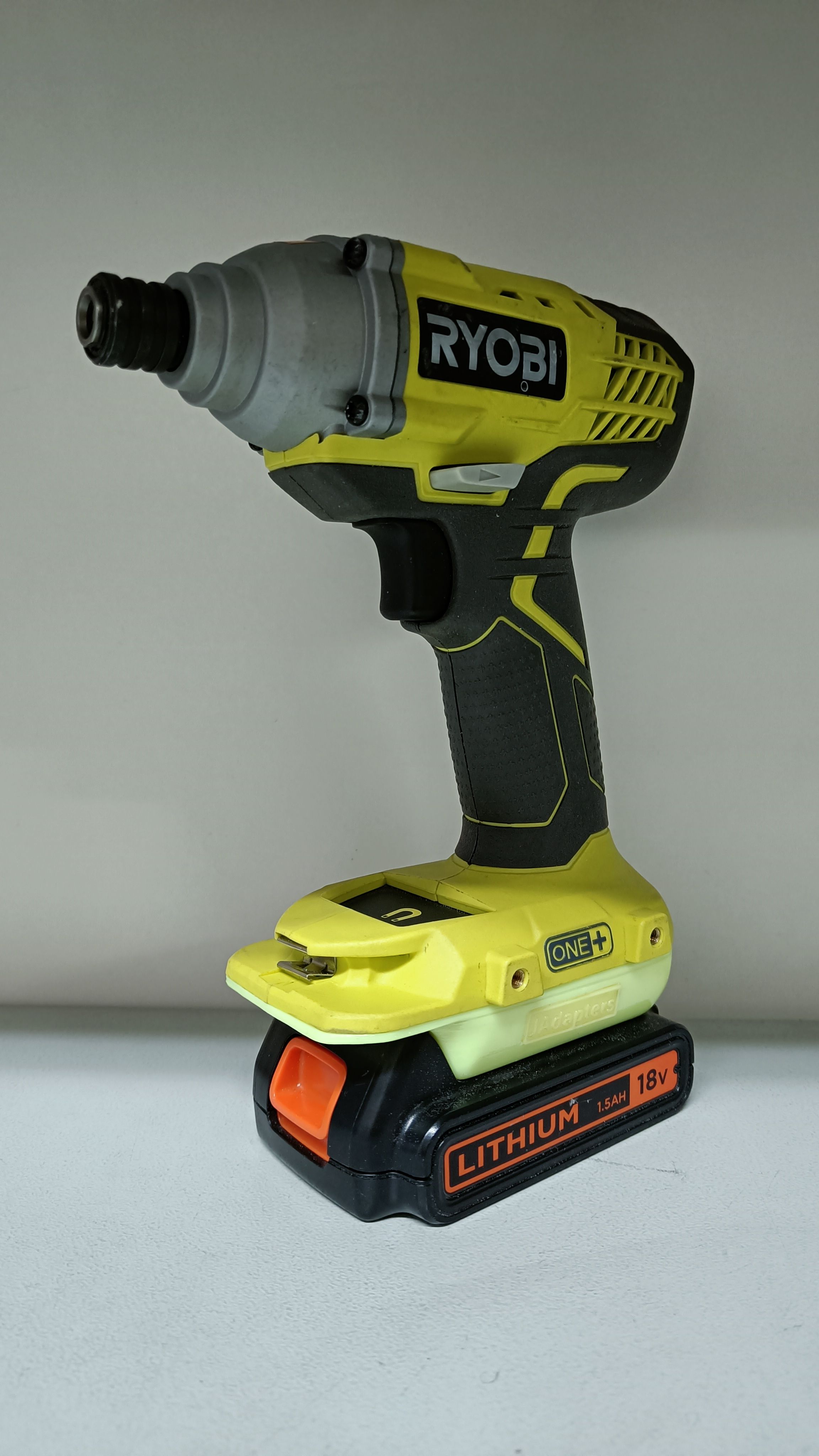 Адаптер(переходник)дляаккумулятораBlack&Decker18-20V-дляинструментаRyobi18V