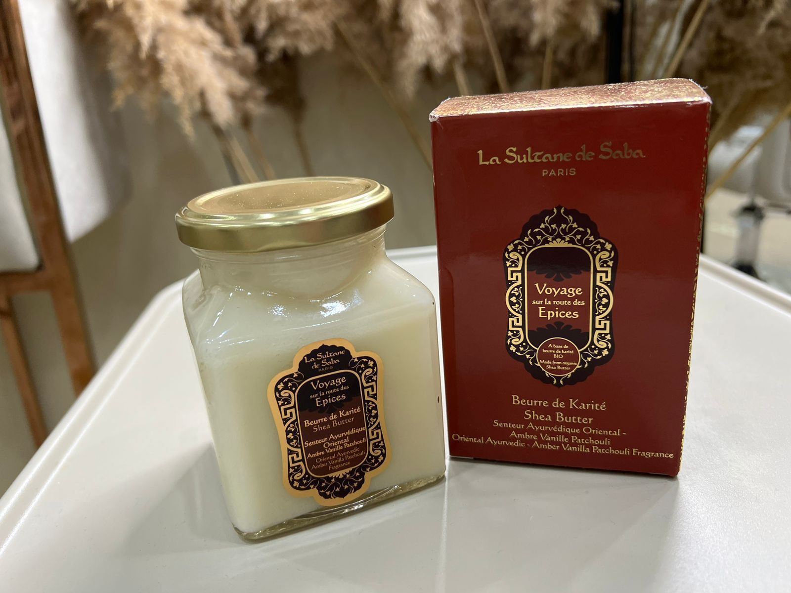 La sultane de saba карите. La Sultane de Saba духи Ambre Vanille Patchouli. La Sultane de Saba Voyage epices духи. Султан де саба лосьон для тела пачули. Ла Султан де саба пачули ваниль.