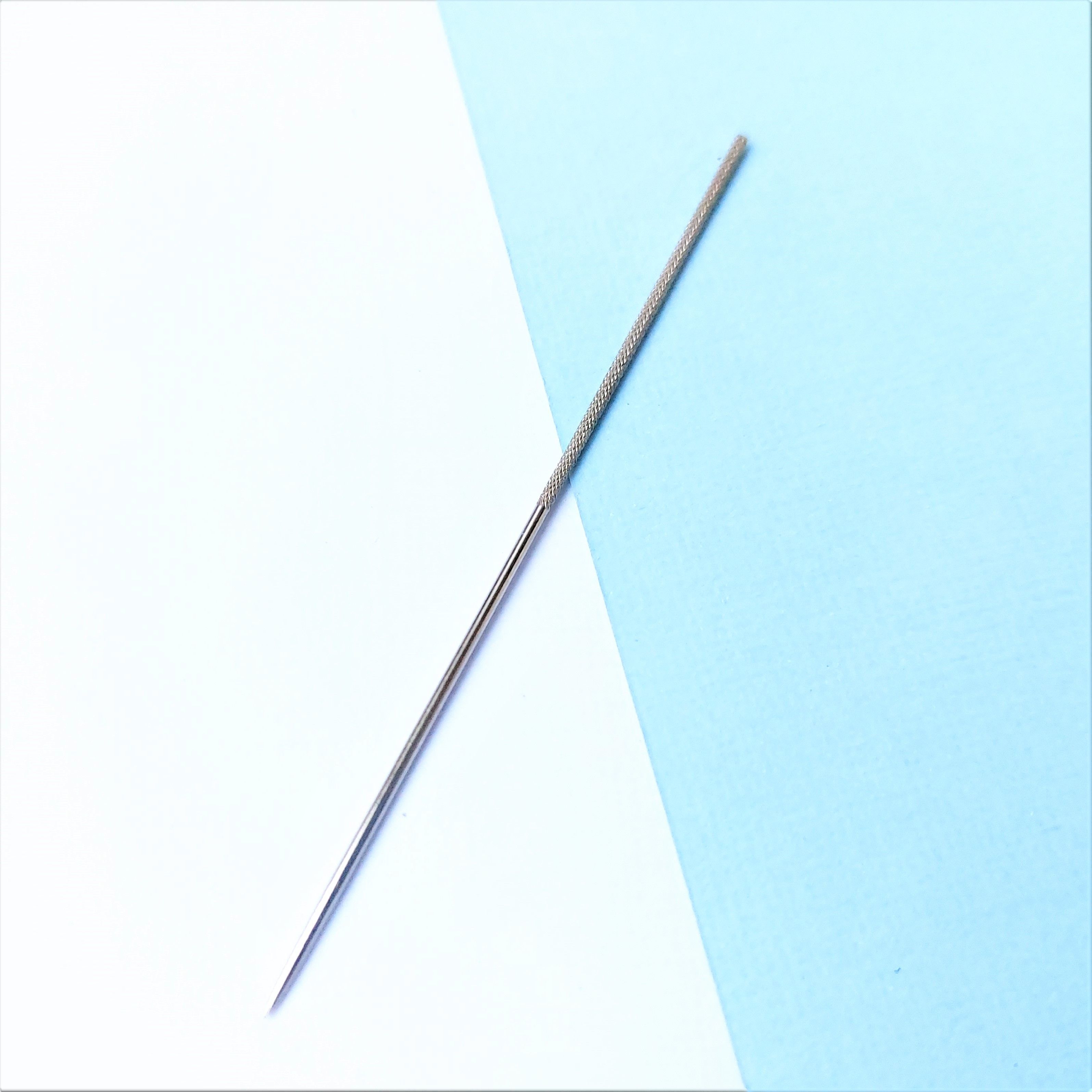 Площадь иглы. Площадь острия иголки равна 000077 мм. Опыт с иголкой и водой. Форсунка коммон рейл впускной клапан топлива. Поверхность с иголками.