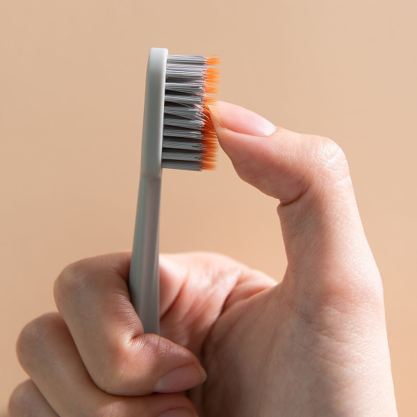 Зубная щетка Корея жесткая для взрослых Dentique с вулканическим пеплом ...
