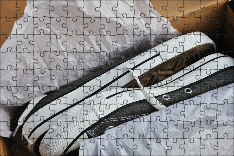 Сдать ношенную обувь обратно в магазин. Обувь в серой коробке. shoebox_gray_171.