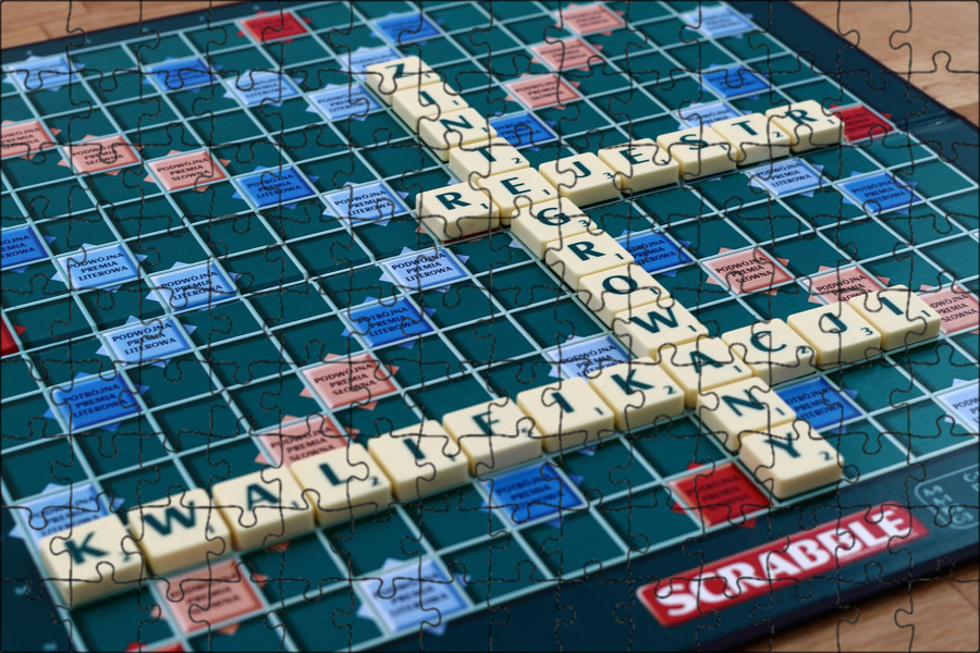 Scrabble настольная игра. Фото игры Scrabble. Scrabble доска. Скрабл играют люди.