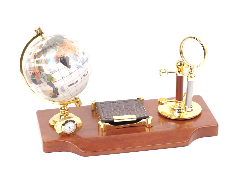 Chaozhou fountains statues подсвечник. рубин 3026-002. настольный декор. настольные кварцевые часы про дружбу. настольные 30.