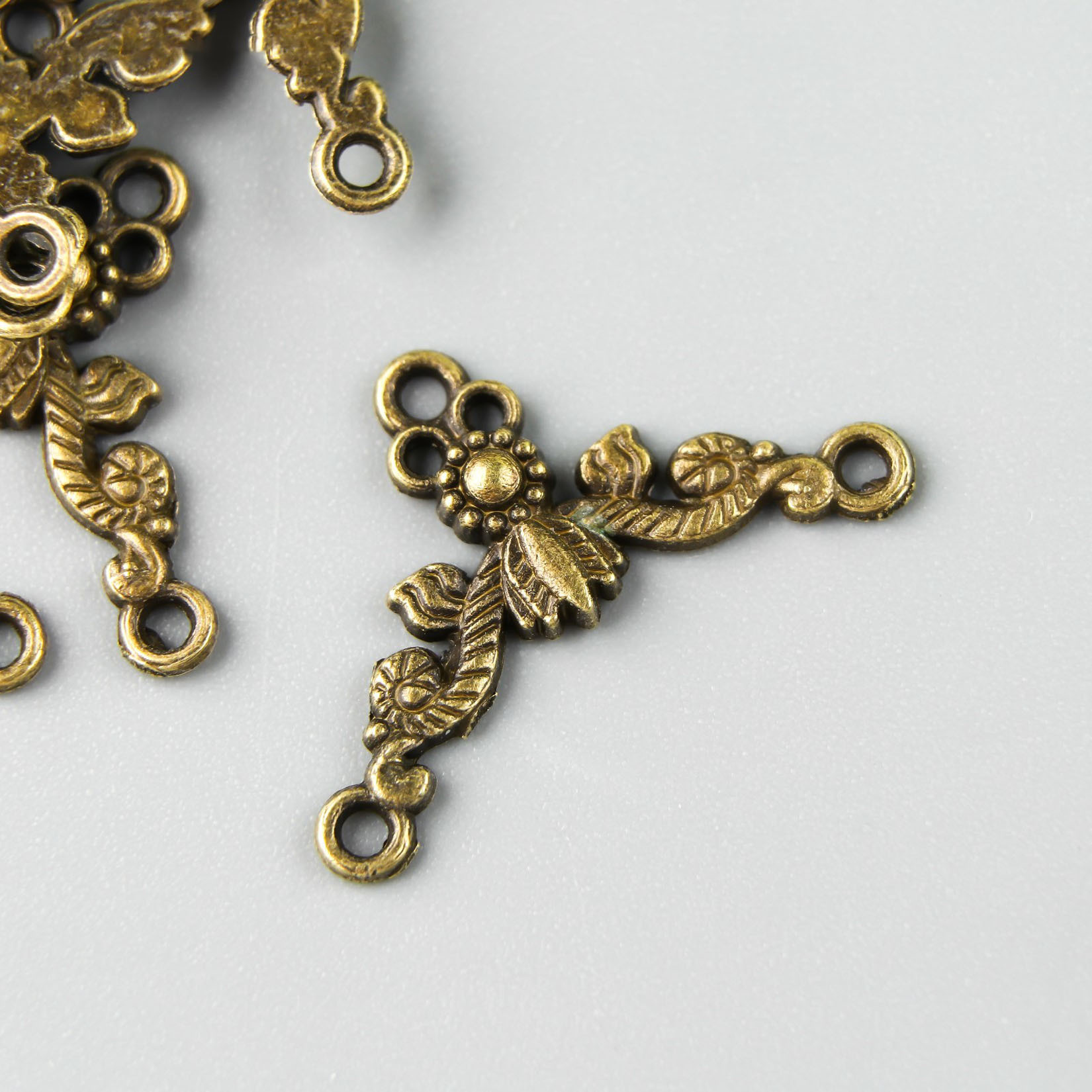 камешковая венецианская штукатурка. декоративная 2. пуговицы бордовая композиция. декоративная 2. альфрейная роспись гризайль.