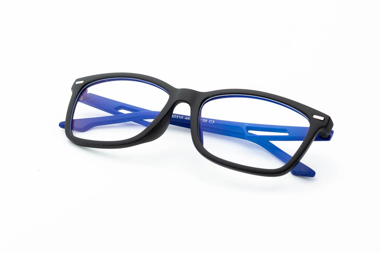 Линзы для очков блю блокер. Очковые линзы блю блокер. Линза blue blocker. Очки блю блокер. Линза blue blocker.