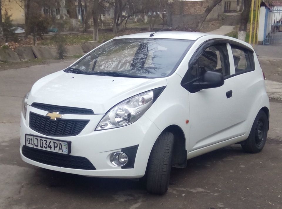 Spark window. Spark Ravon r2. Шевроле Спарк 2011г. Шевроле Спарк 2011 белая. Дефлекторы на Равон р2.