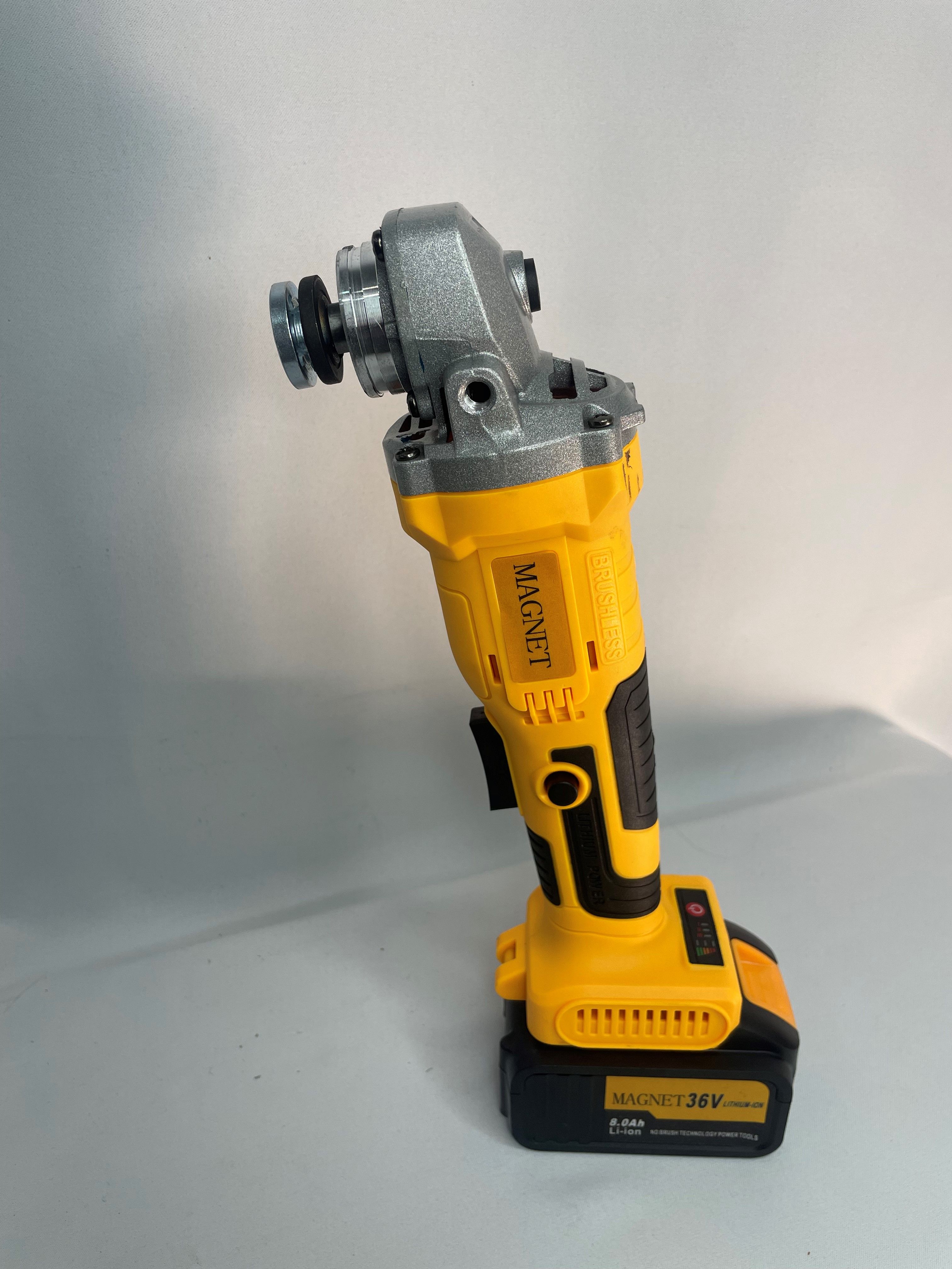 Набор шуруповерт ушм. Мини перфоратор dewalt. набор электроинструмента на аккумуляторах. электроинструмент на аккумуляторах для сада. болгарка шуруповерт комплект.